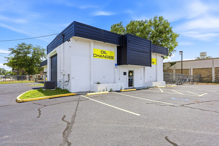 More Photos Of 2290 NE 1st Blvd, Gainesville Distribution For Sale