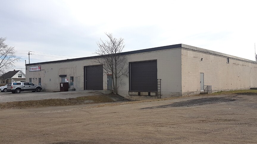 More Photos Of 549 First St, London Warehouse For Lease