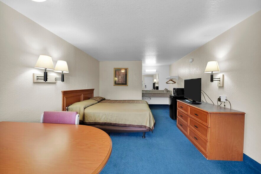 More Photos Of 8285 Dix Ellis Trl, Jacksonville Hotel For Sale