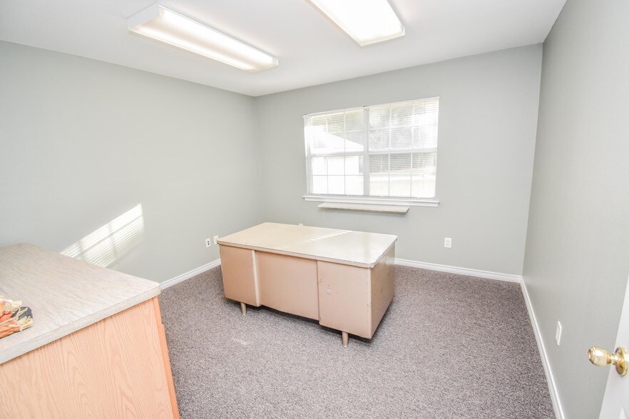 More Photos Of 511 N Northeast Loop 323, Tyler Office Residential For Lease