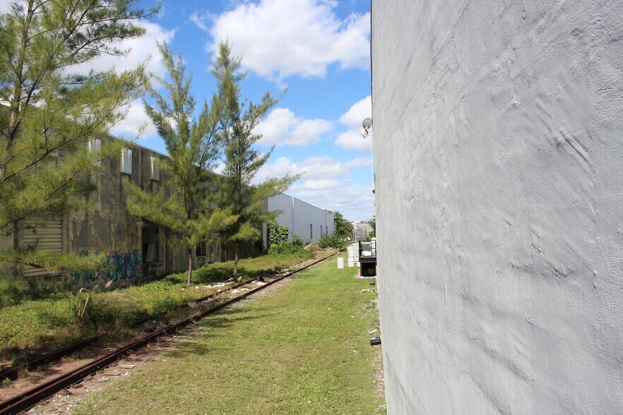 More Photos Of 1970 NW 70th Ave, Miami Warehouse For Lease