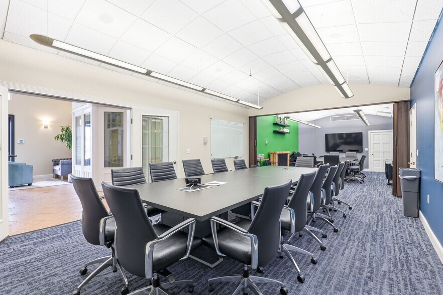 More Photos Of 7351 Office Park Pl, Melbourne Office For Sale