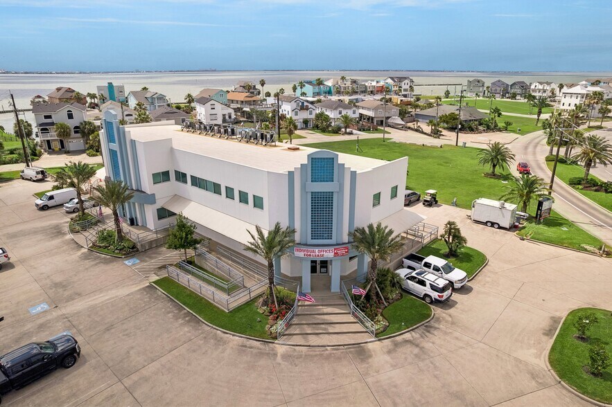 More Photos Of 101 Tiki Dr, Tiki Island Office Residential For Sale