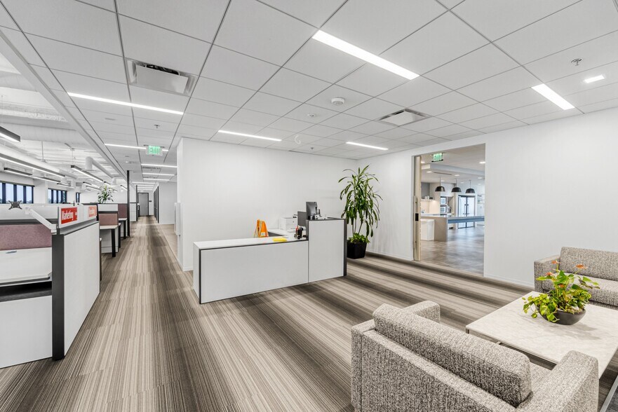 More Photos Of 4910 Airport Plaza Dr, Long Beach Loft Creative Space For Lease