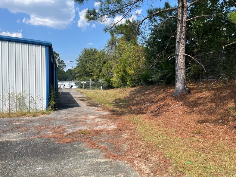 More Photos Of 106 Industrial Dr, Bonifay Storefront Retail Office For Sale