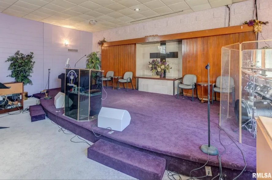 More Photos Of 104 N Pine St, Centralia Religious Facility For Sale