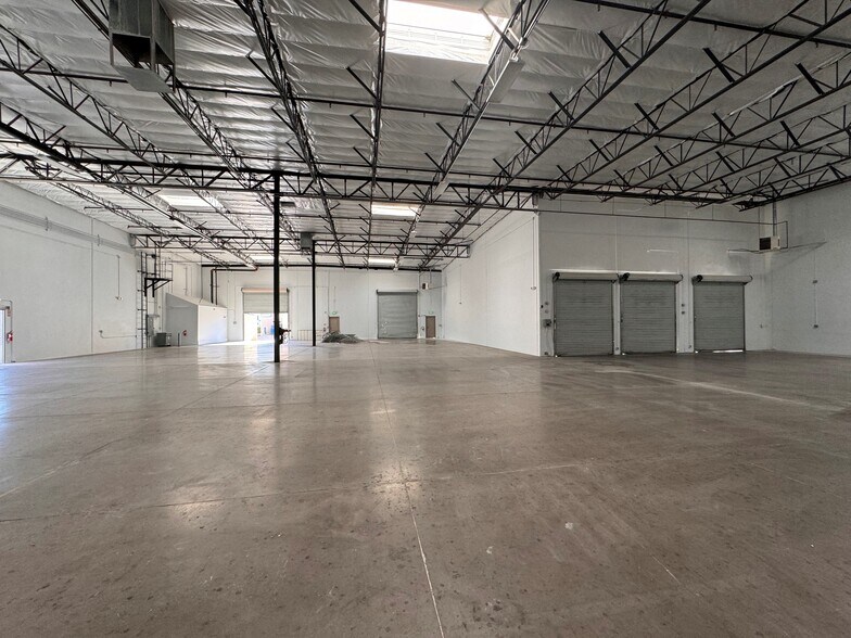 More Photos Of 2965 Coleman St, North Las Vegas Distribution For Lease