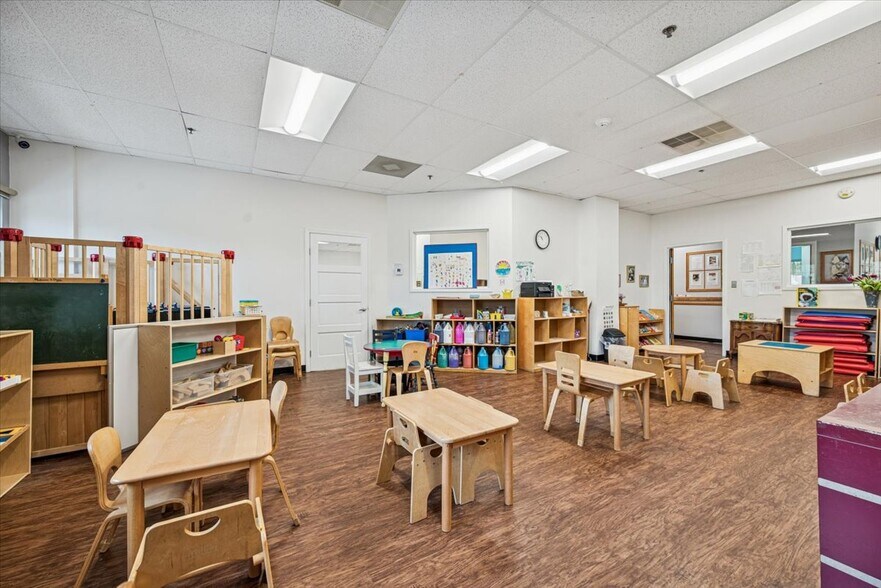 More Photos Of 258 King George Rd, Warren Office For Sale