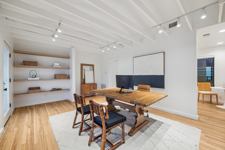 More Photos Of 2412 Bartlett St, Houston Loft Creative Space For Lease