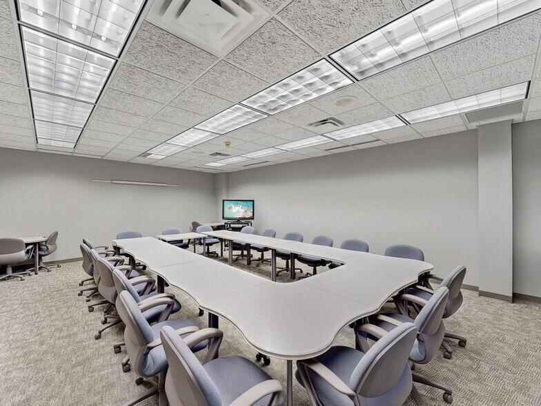 More Photos Of 777 3rd St, Des Moines Office For Sale