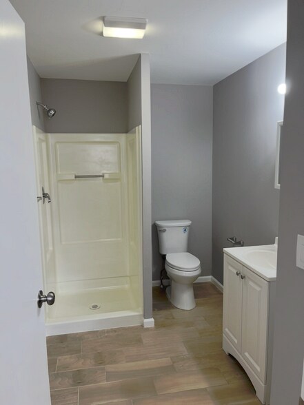 More Photos Of 637 Macdade Blvd, Collingdale Storefront Retail Residential For Sale