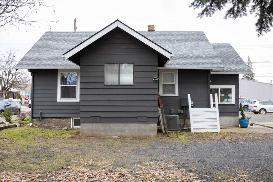 More Photos Of 1215 B St, Hood River Office For Lease