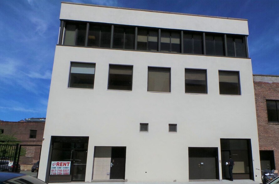 More Photos Of 1143-1147 47th Ave, Long Island City Showroom For Lease