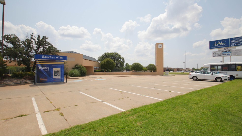 More Photos Of 3200 E Memorial Rd, Edmond Medical For Lease