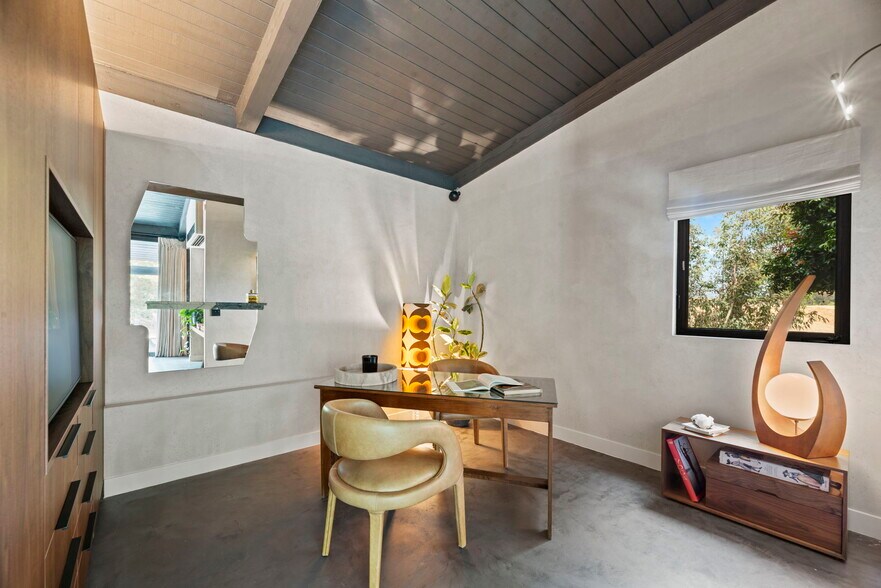 More Photos Of 29170 Heathercliff Rd, Malibu Office For Lease