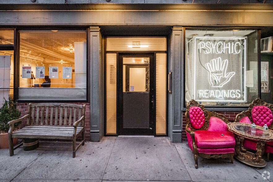 More Photos Of 35 Bedford St, New York Apartments For Lease