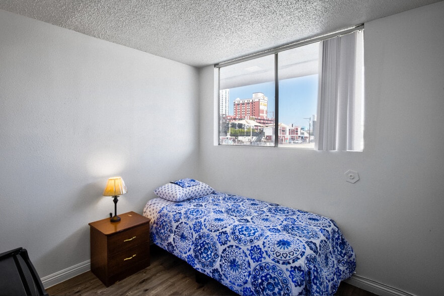 More Photos Of 200 S 8th St, Las Vegas Apartments For Sale