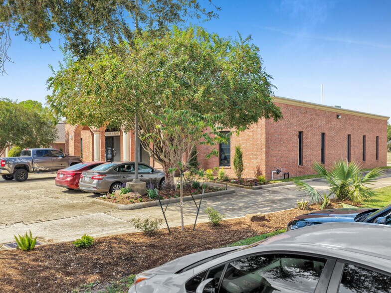 More Photos Of 6429 Fairmont Pky, Pasadena Office For Sale