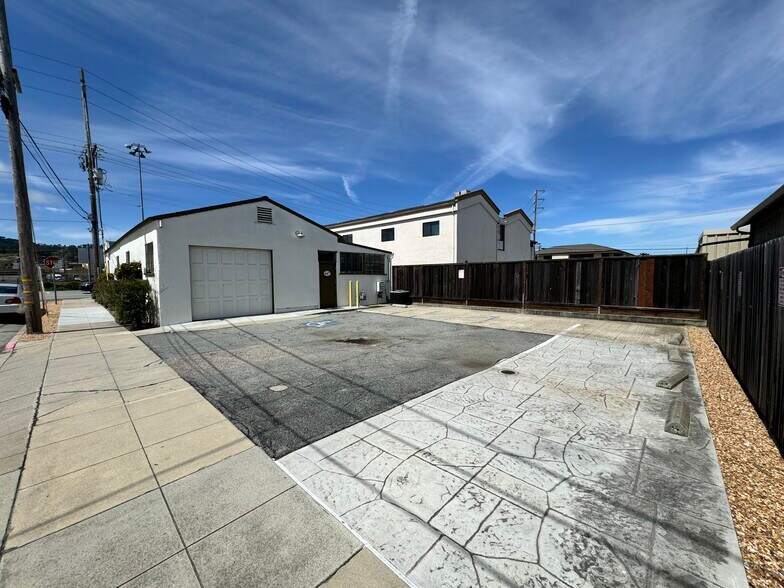 More Photos Of 447 Figueroa St, Monterey Storefront For Sale
