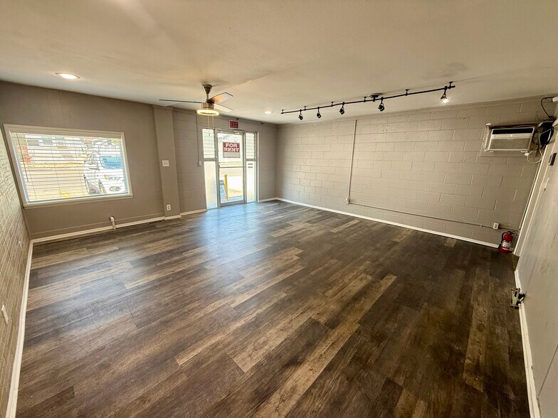 More Photos Of 1340-1342 Washington Ave, Loveland Storefront Retail Office For Lease