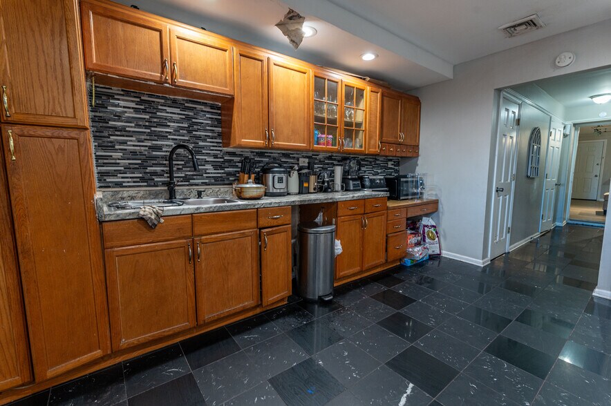 More Photos Of 1015 W Hamilton St, Allentown Multifamily For Sale