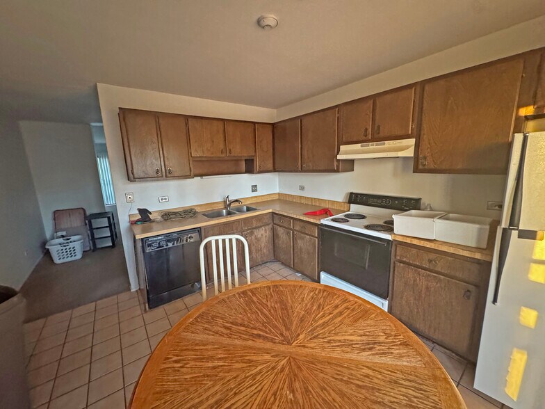 More Photos Of 539 W 61st St, Westmont Apartments For Sale