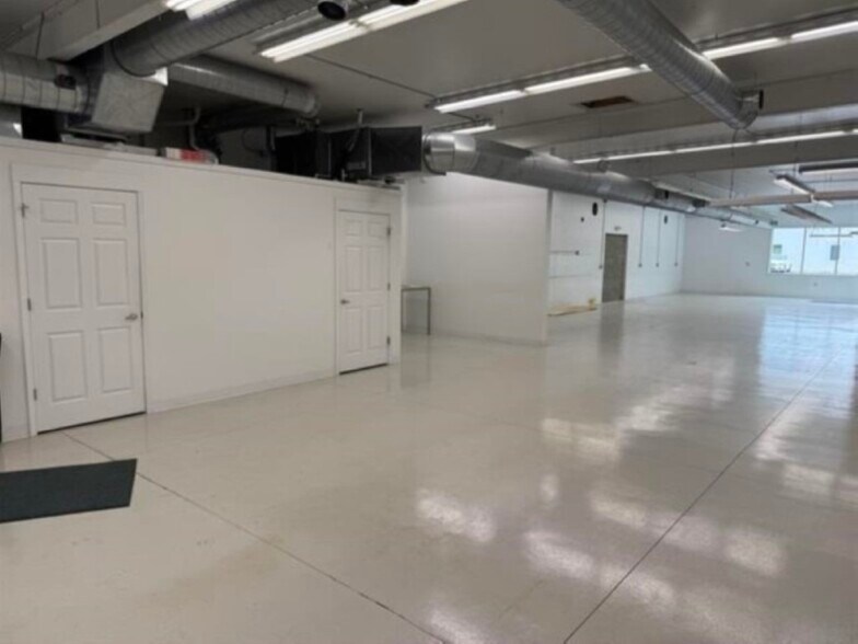 More Photos Of 2704-2710 N Saginaw Rd, Midland Unknown For Lease