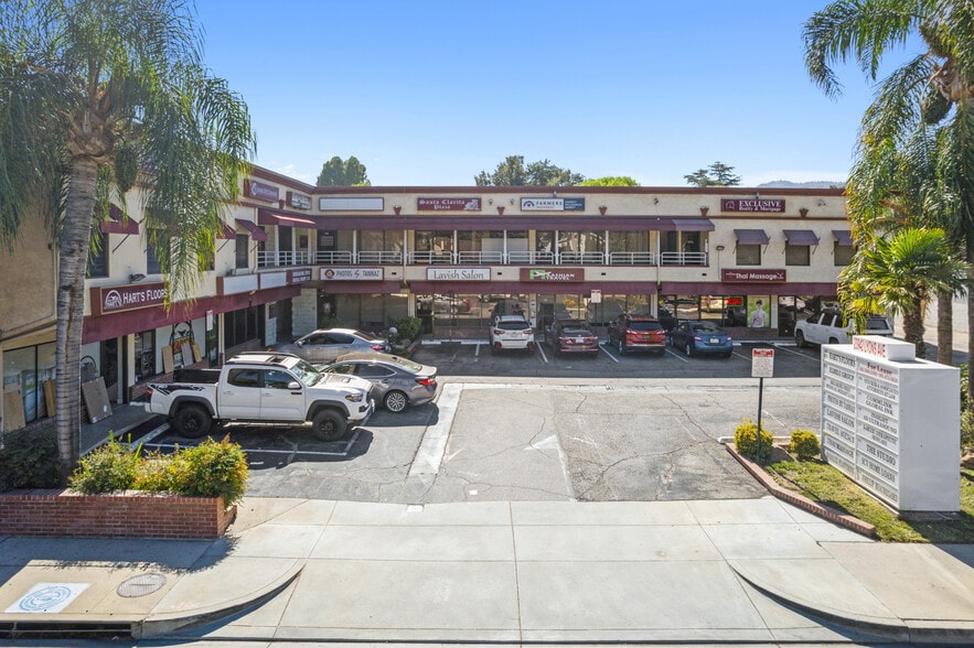 More Photos Of 23942-23945 Lyons Ave, Santa Clarita Storefront Retail Office For Lease