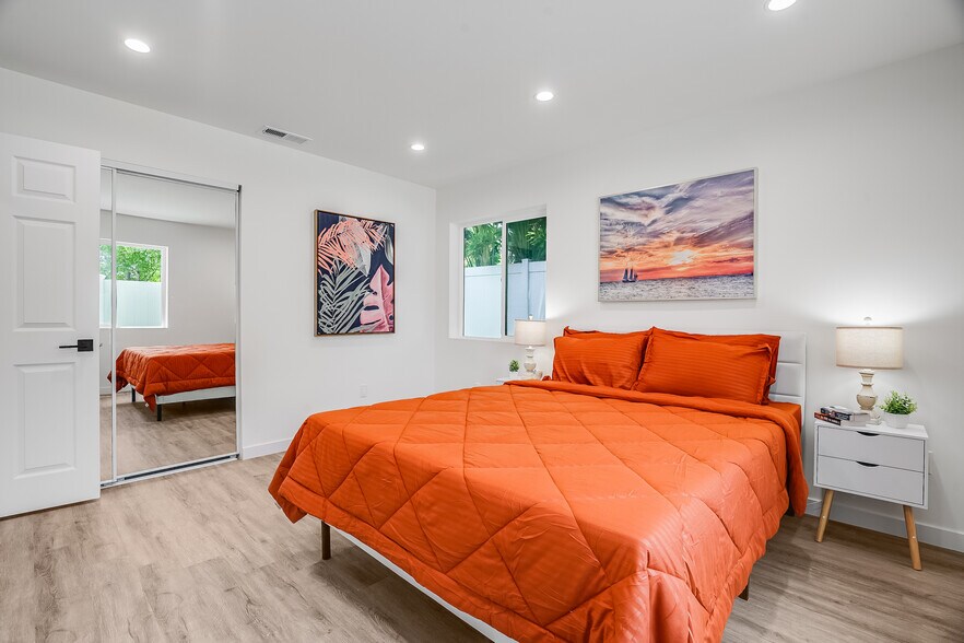 More Photos Of 7008 Encino Ave, Van Nuys Apartments For Sale