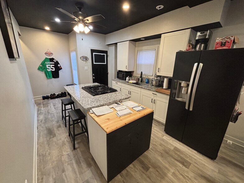 More Photos Of 30 N Broadway St, Joliet Multifamily For Sale