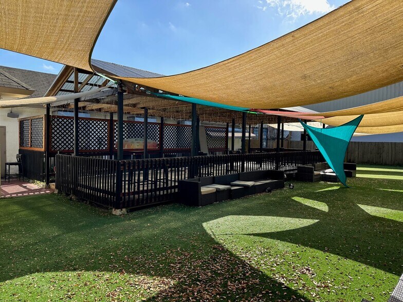 More Photos Of 8804 66th St N, Pinellas Park Bar For Lease