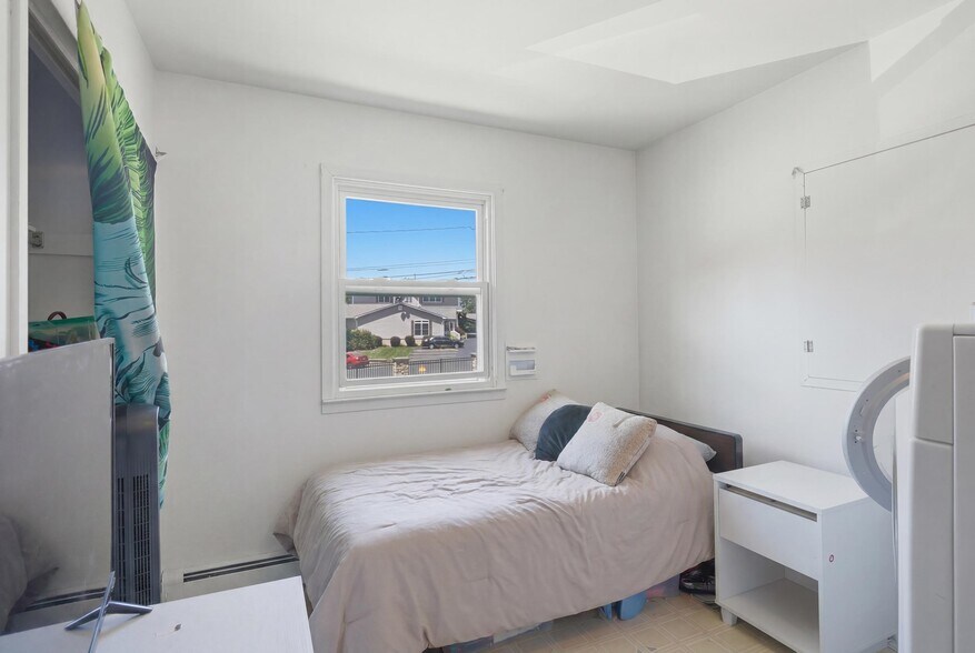 More Photos Of 3 Pierces Rd, Newburgh Office Residential For Sale