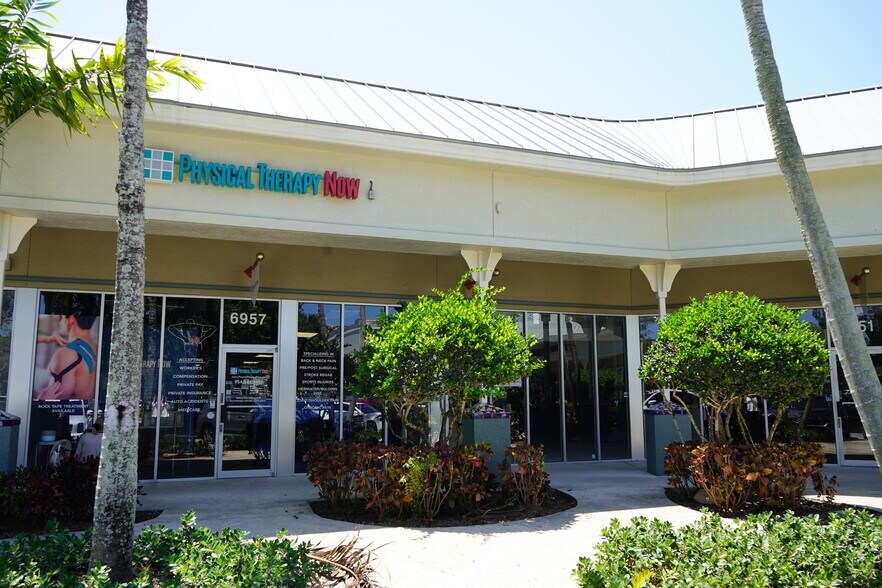 More Photos Of 6903-6989 W Broward Blvd, Plantation Freestanding For Lease
