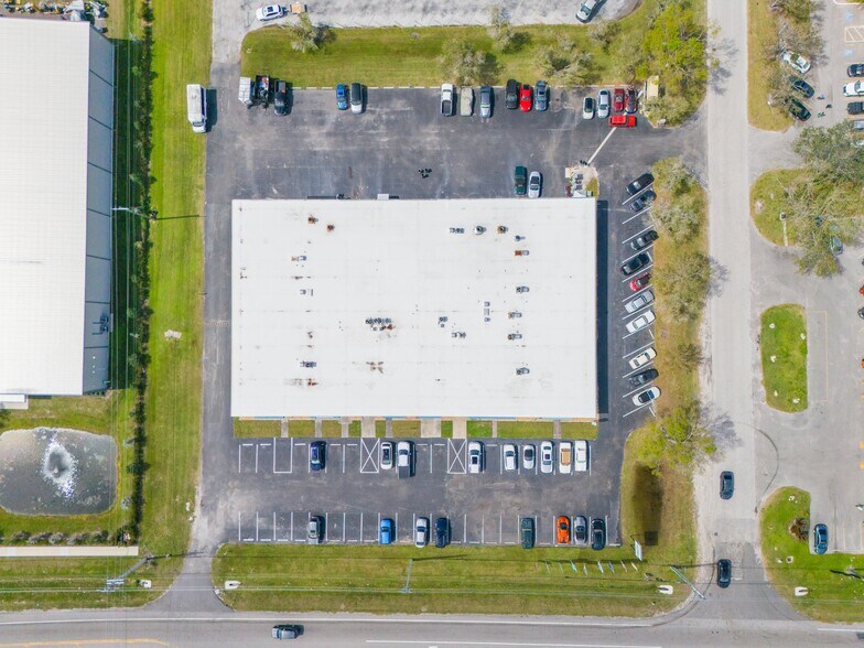 More Photos Of 1410 Commerce Blvd, Sarasota Flex For Lease