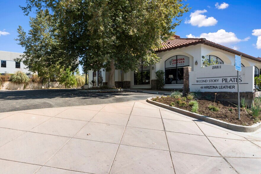 More Photos Of 28811 Canwood St, Agoura Hills Storefront Retail Office For Lease