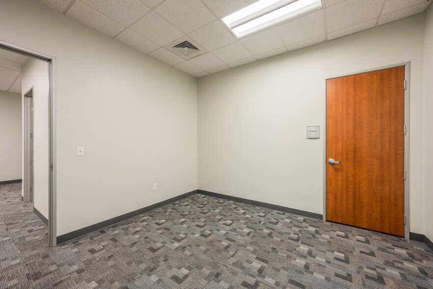 More Photos Of 5555 Northwest Pky, San Antonio Office For Lease