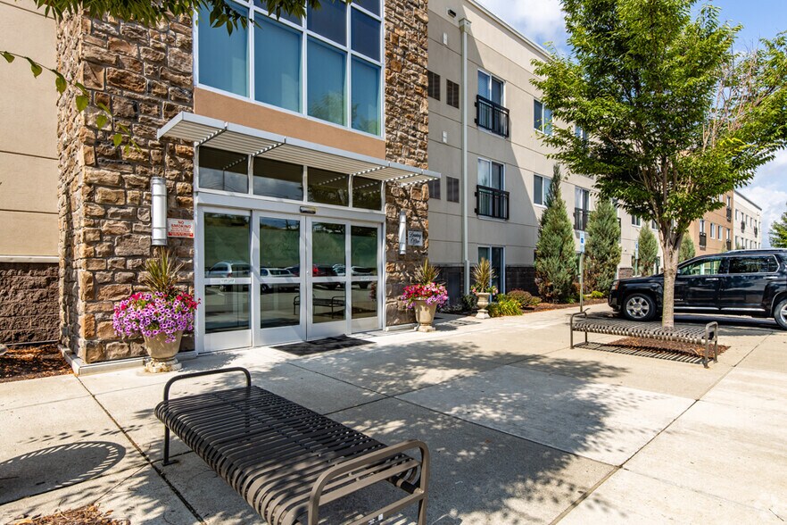 More Photos Of 100 Adios Dr, Washington Apartments For Lease