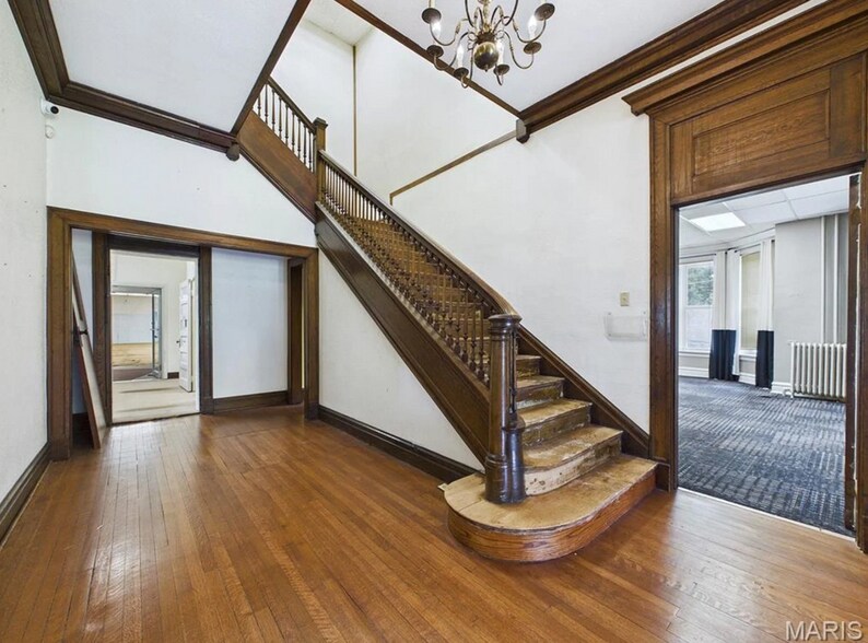 More Photos Of 2009 Seminary Rd, Alton Schools For Sale