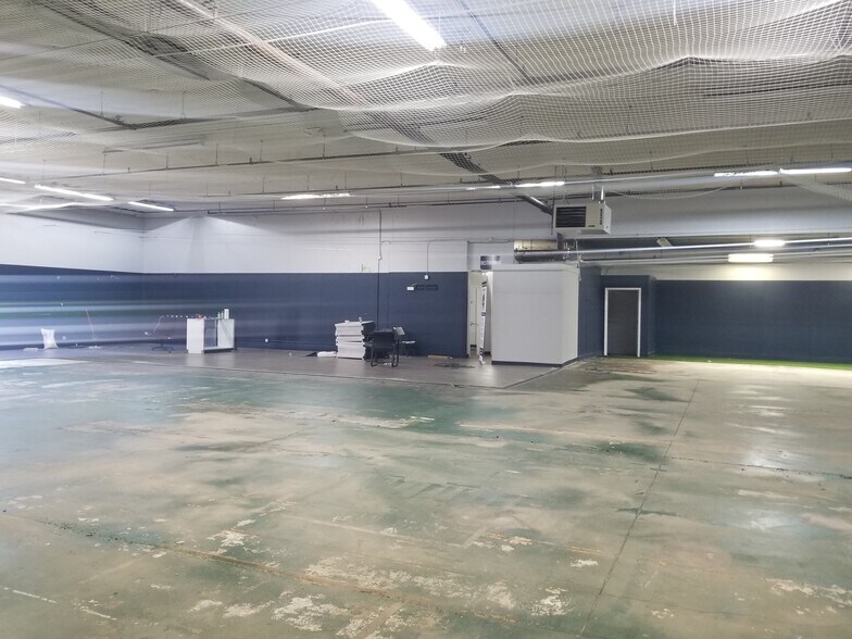 26960 Van Born Rd, Dearborn Heights, MI 48125 Warehouse For Sale