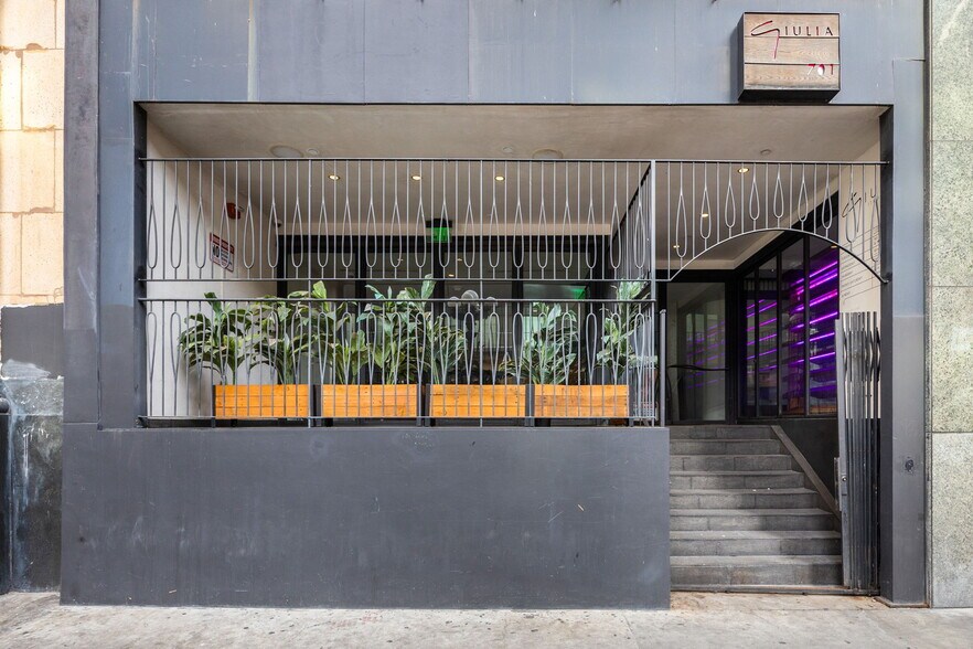 More Photos Of 701 W 7th St, Los Angeles Apartments For Lease