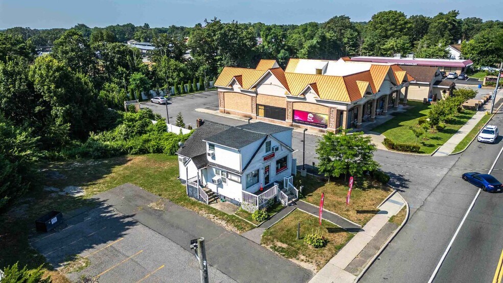 Primary Photo Of 1044 Suffolk Ave, Brentwood Office For Sale