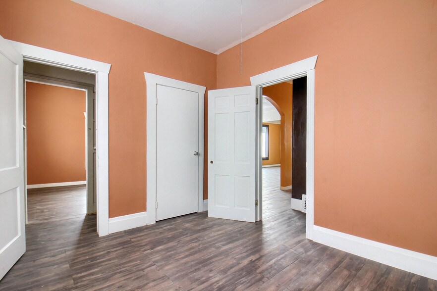 More Photos Of 2555 Sheridan Blvd, Edgewater Storefront Retail Office For Sale