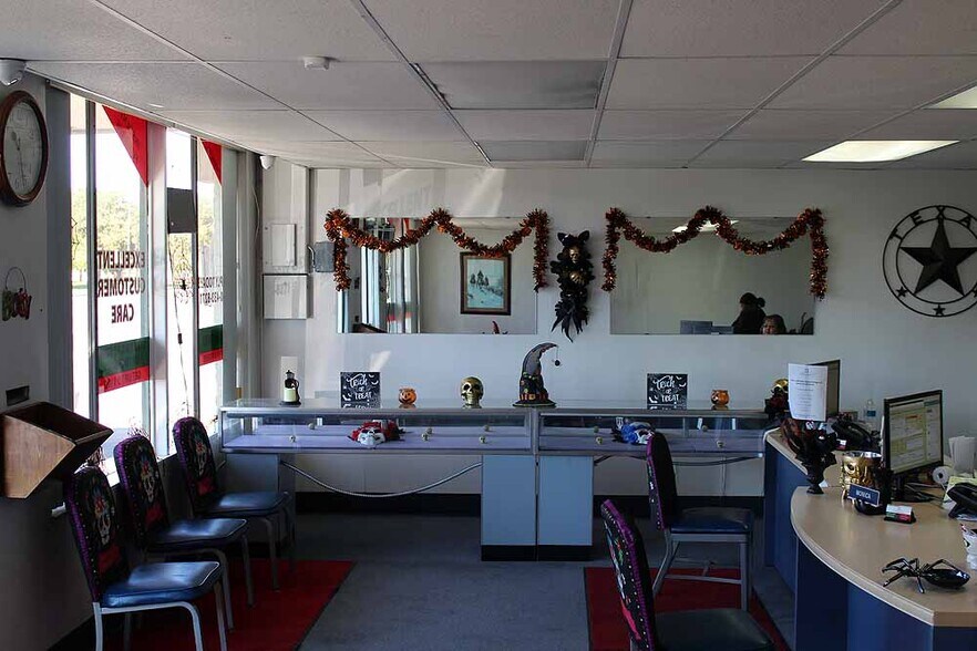 More Photos Of 3815 W Commerce St, San Antonio Coworking Space
