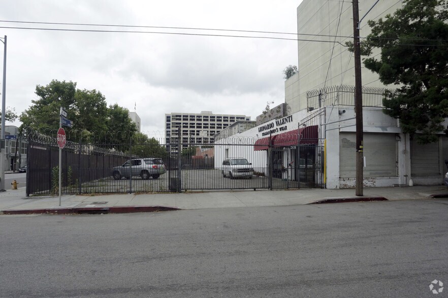 More Photos Of 308 W 14th St, Los Angeles Warehouse For Lease