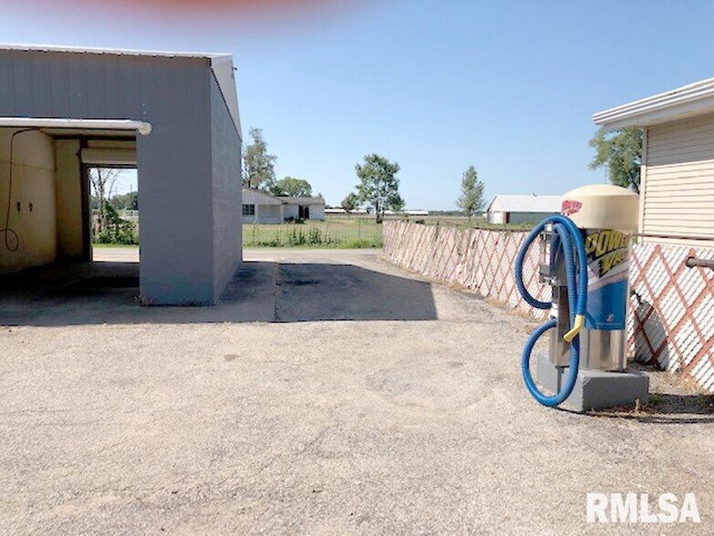 More Photos Of 1106 S Main St, Lewistown Storefront For Sale