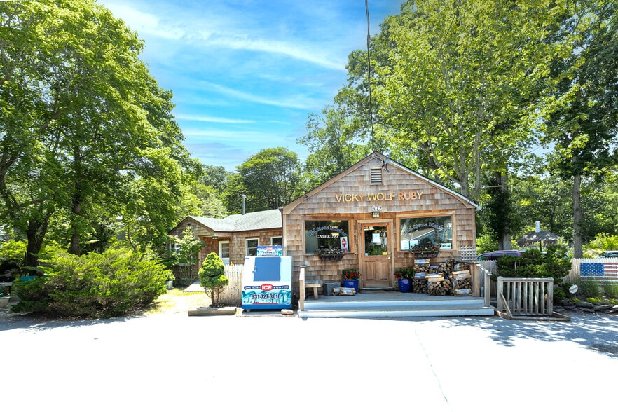 More Photos Of 472 Old Stone Hwy, East Hampton Storefront Retail Residential For Sale