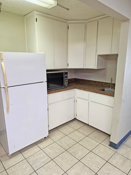 More Photos Of 4960 E Yale Ave, Fresno Warehouse For Sale