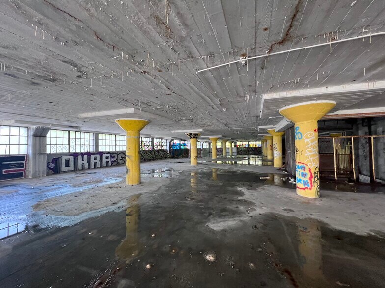 More Photos Of 690 Linden Ave, Memphis Warehouse For Sale
