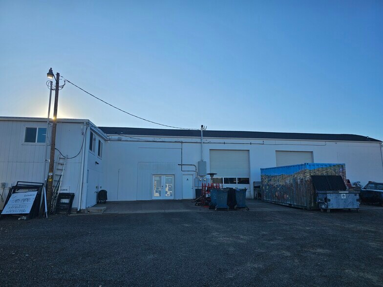 More Photos Of 3811 Crater Lake Hwy, Medford Warehouse For Sale