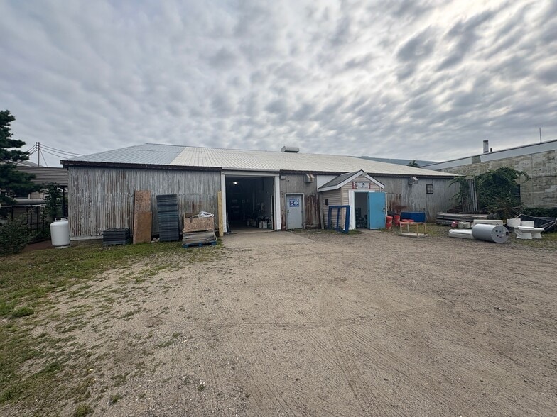 More Photos Of 10 Snow Canning Rd, Scarborough Manufacturing For Lease
